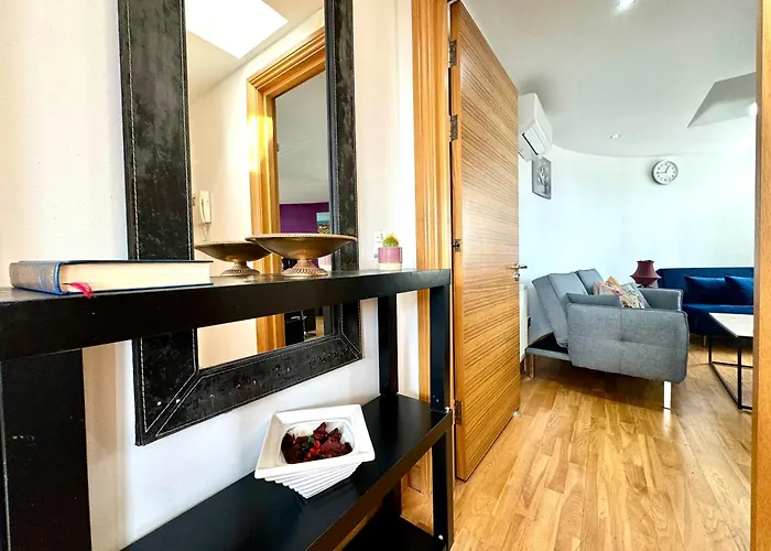 Chic 1 Bedroom Apartment Central London By Wild